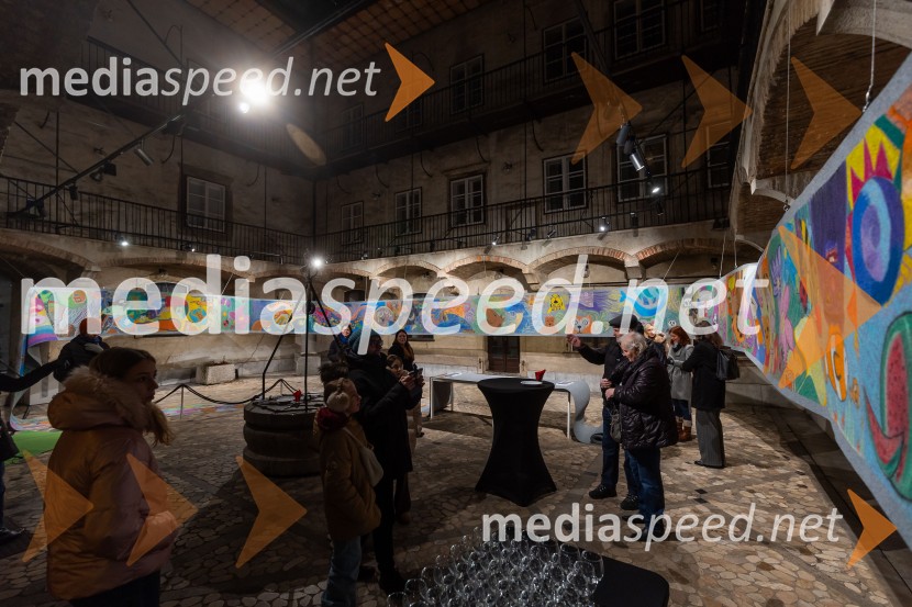 V Mestni hiši odprli razstavo Živalce in rastlinice