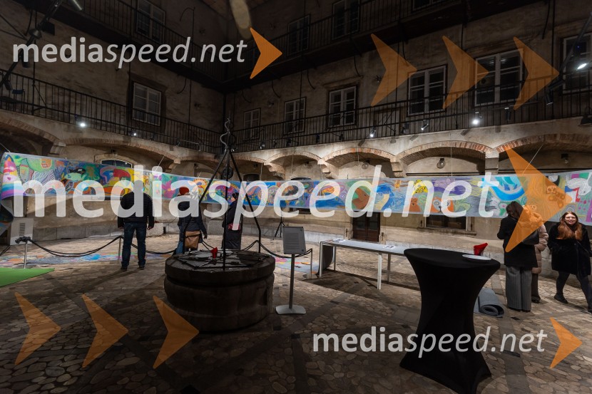 V Mestni hiši odprli razstavo Živalce in rastlinice