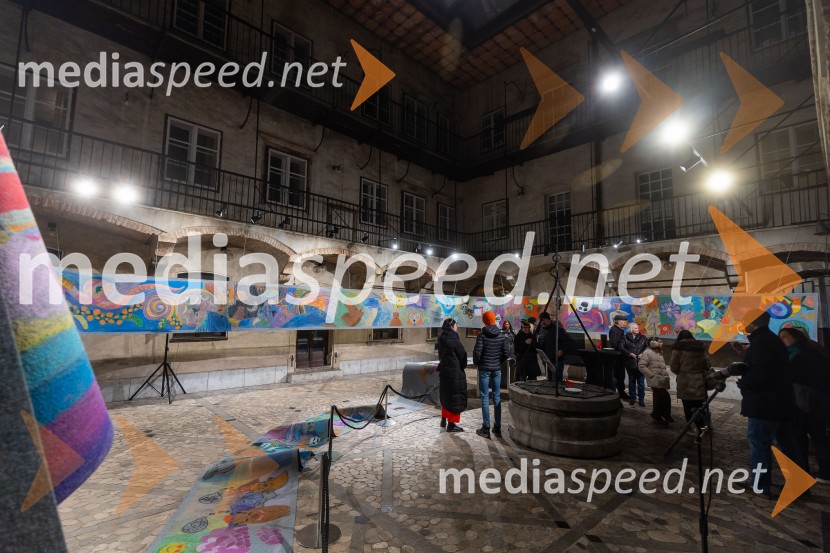 V Mestni hiši odprli razstavo Živalce in rastlinice