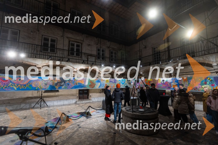 V Mestni hiši odprli razstavo Živalce in rastlinice