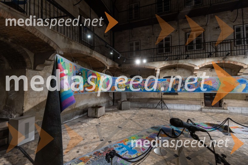 V Mestni hiši odprli razstavo Živalce in rastlinice