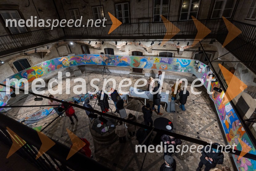 V Mestni hiši odprli razstavo Živalce in rastlinice