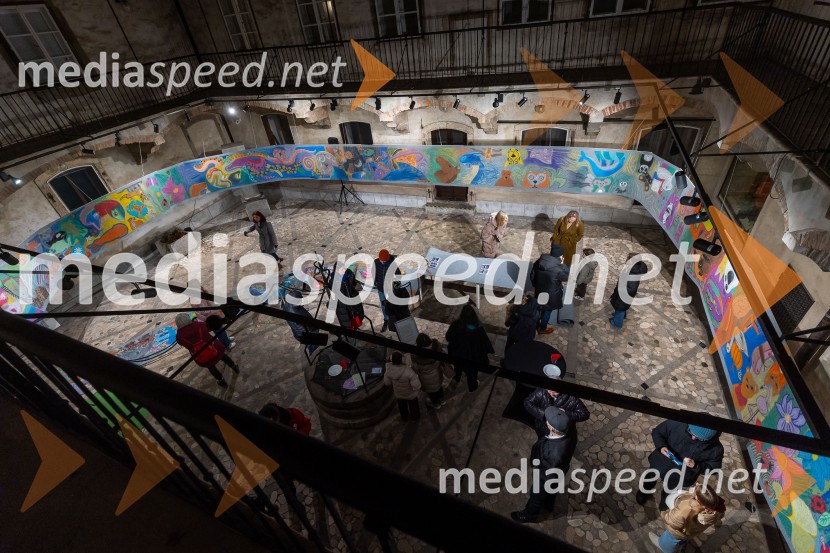 V Mestni hiši odprli razstavo Živalce in rastlinice