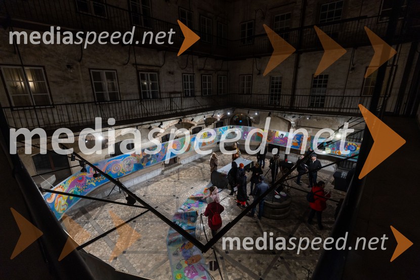 V Mestni hiši odprli razstavo Živalce in rastlinice