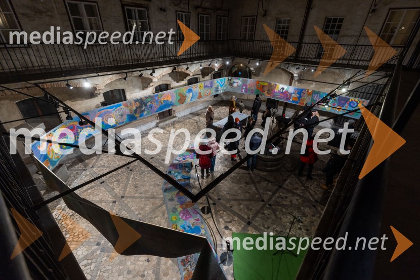 V Mestni hiši odprli razstavo Živalce in rastlinice