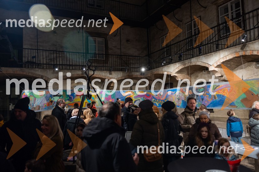 V Mestni hiši odprli razstavo Živalce in rastlinice