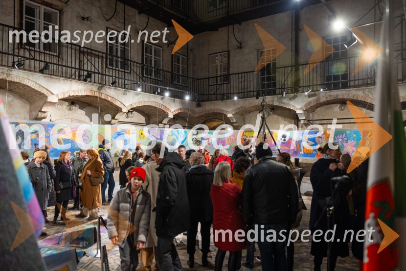 V Mestni hiši odprli razstavo Živalce in rastlinice