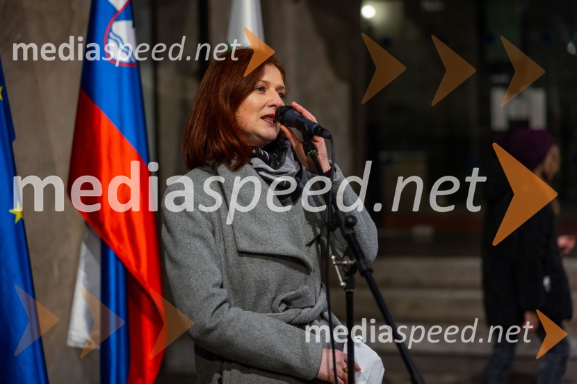 V Mestni hiši odprli razstavo Živalce in rastlinice