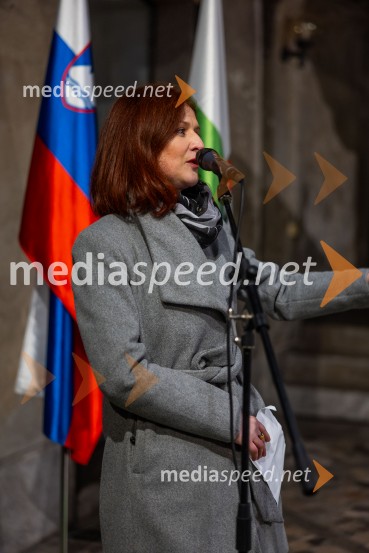 V Mestni hiši odprli razstavo Živalce in rastlinice