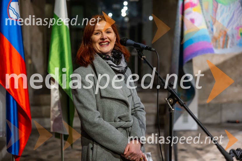 V Mestni hiši odprli razstavo Živalce in rastlinice