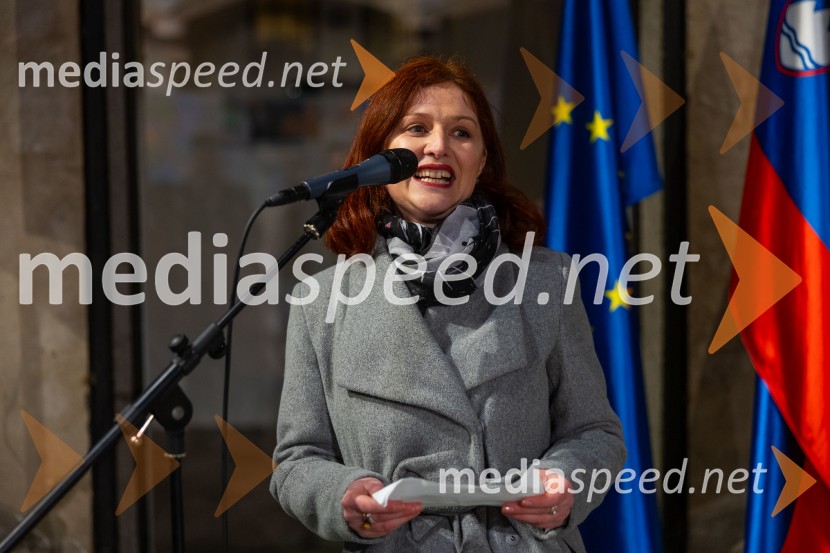 V Mestni hiši odprli razstavo Živalce in rastlinice