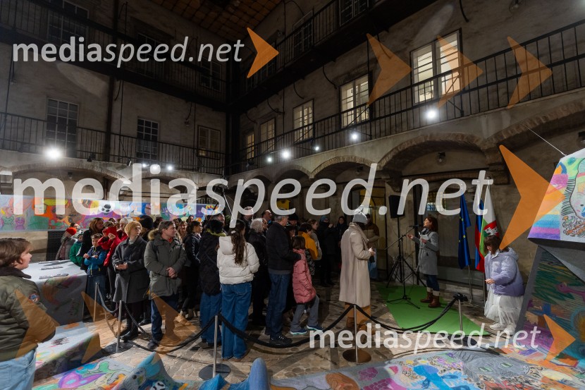 V Mestni hiši odprli razstavo Živalce in rastlinice