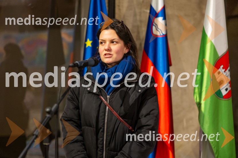 V Mestni hiši odprli razstavo Živalce in rastlinice