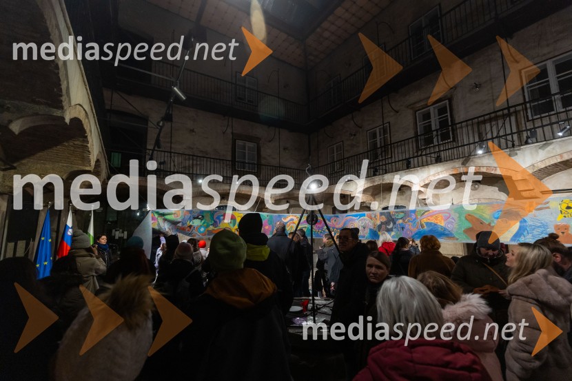 V Mestni hiši odprli razstavo Živalce in rastlinice