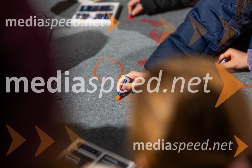 V Mestni hiši odprli razstavo Živalce in rastlinice