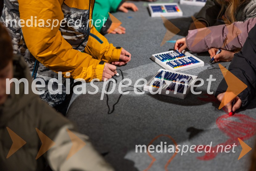 V Mestni hiši odprli razstavo Živalce in rastlinice