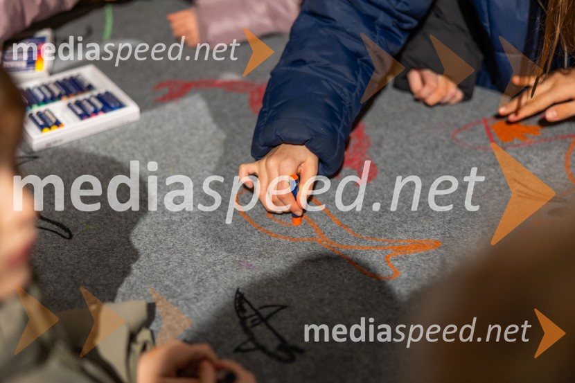 V Mestni hiši odprli razstavo Živalce in rastlinice