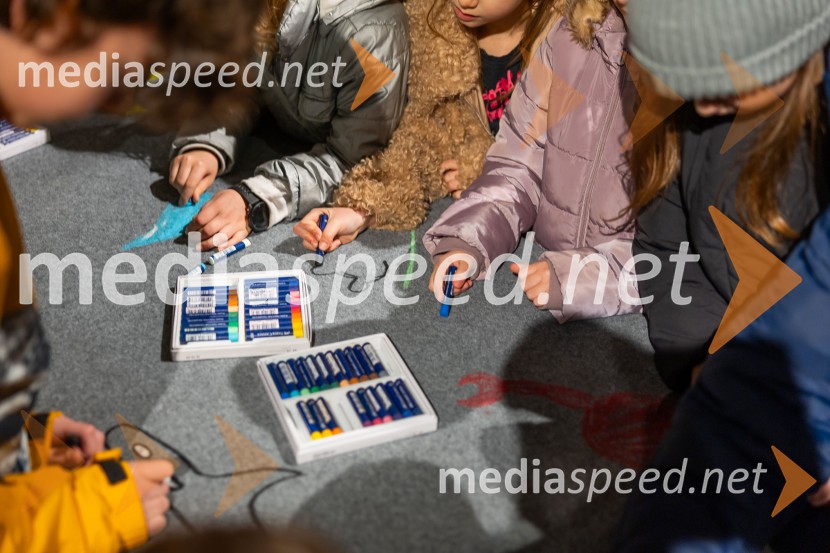 V Mestni hiši odprli razstavo Živalce in rastlinice