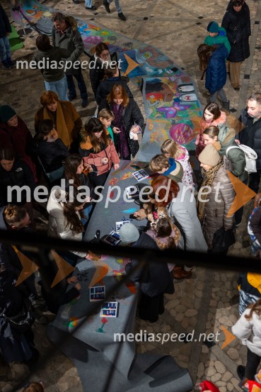 V Mestni hiši odprli razstavo Živalce in rastlinice