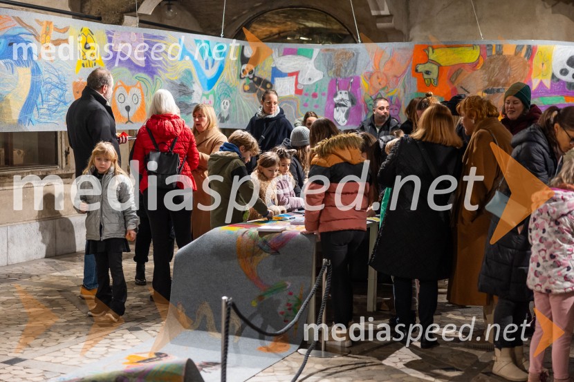 V Mestni hiši odprli razstavo Živalce in rastlinice