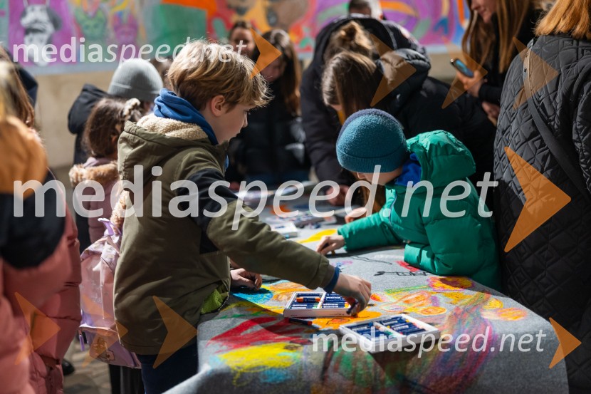 V Mestni hiši odprli razstavo Živalce in rastlinice