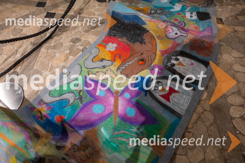 V Mestni hiši odprli razstavo Živalce in rastlinice