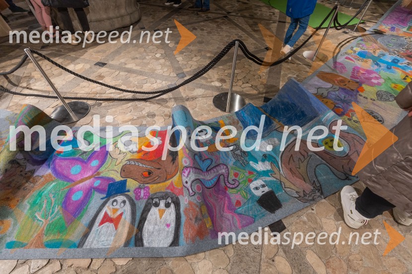 V Mestni hiši odprli razstavo Živalce in rastlinice