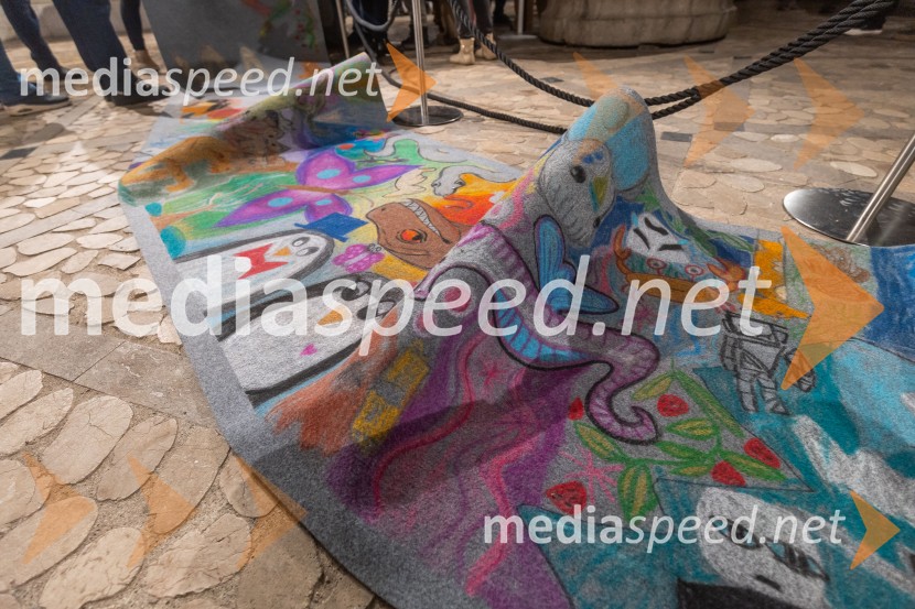 V Mestni hiši odprli razstavo Živalce in rastlinice