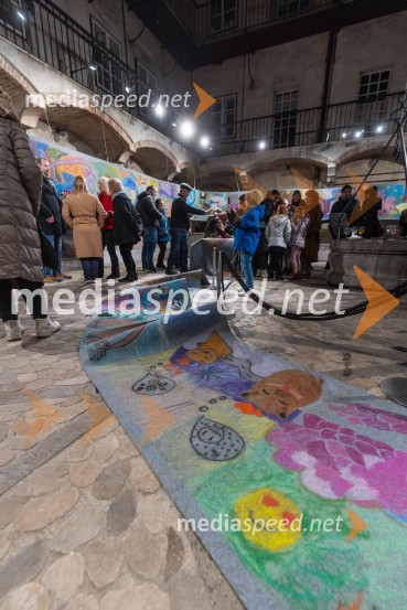 V Mestni hiši odprli razstavo Živalce in rastlinice