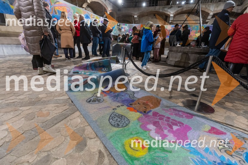 V Mestni hiši odprli razstavo Živalce in rastlinice