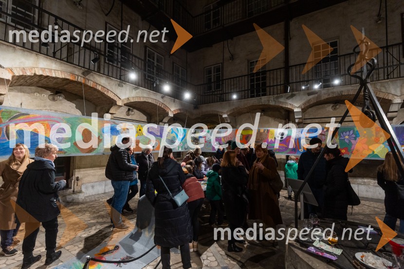 V Mestni hiši odprli razstavo Živalce in rastlinice