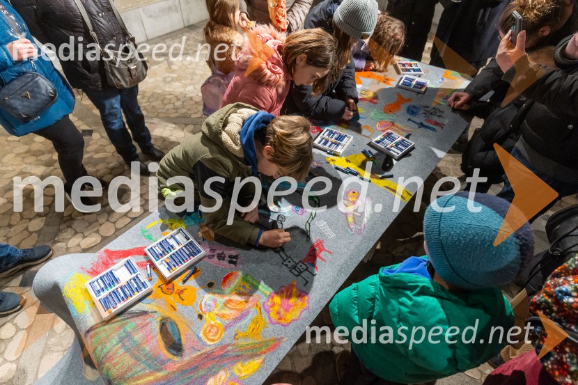 V Mestni hiši odprli razstavo Živalce in rastlinice