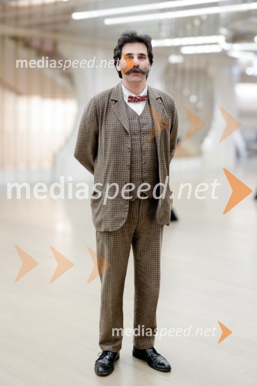 Uprizoritev romana Ivana Cankarja Na klancu