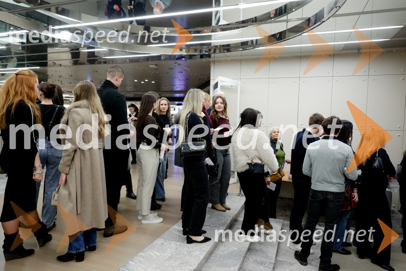 Uprizoritev romana Ivana Cankarja Na klancu