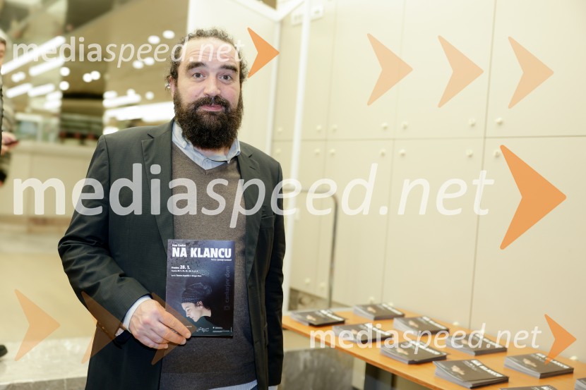 Uprizoritev romana Ivana Cankarja Na klancu