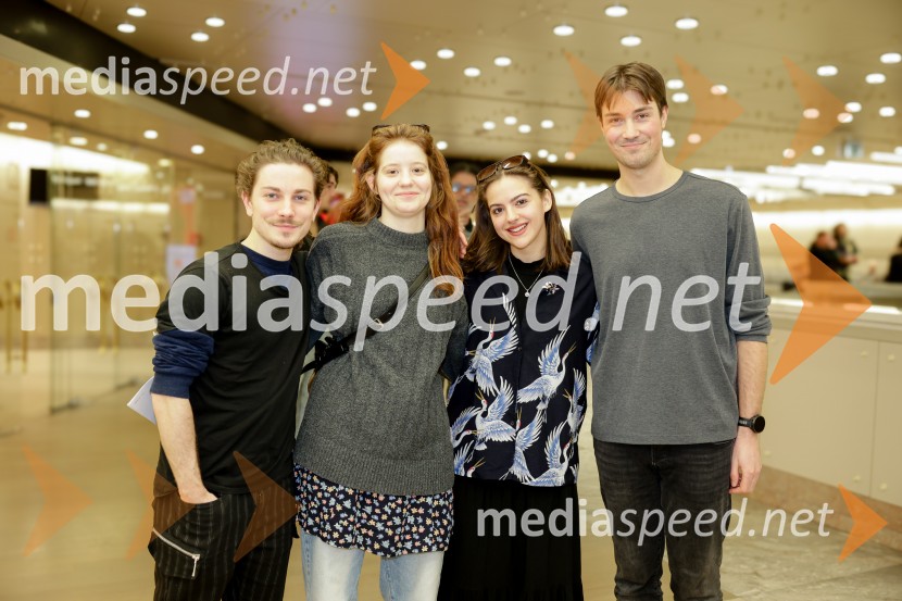 Uprizoritev romana Ivana Cankarja Na klancu