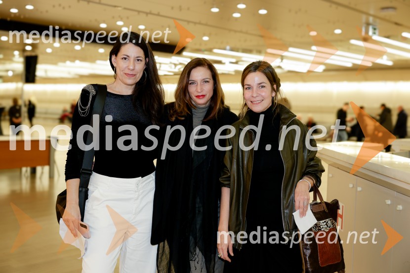 Uprizoritev romana Ivana Cankarja Na klancu