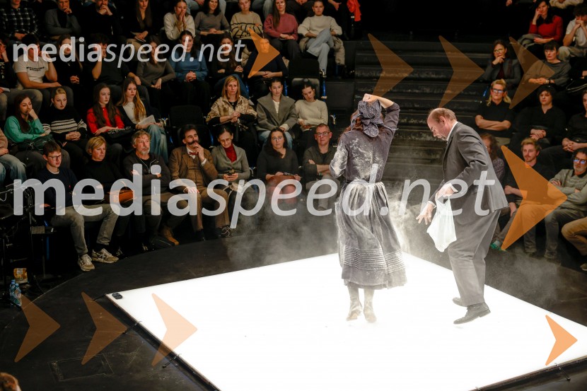 Uprizoritev romana Ivana Cankarja Na klancu