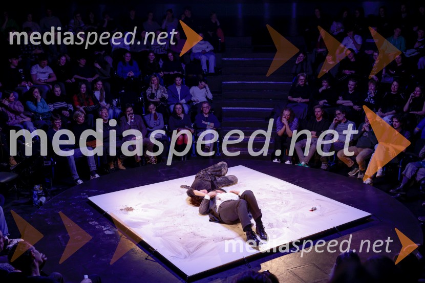 Uprizoritev romana Ivana Cankarja Na klancu