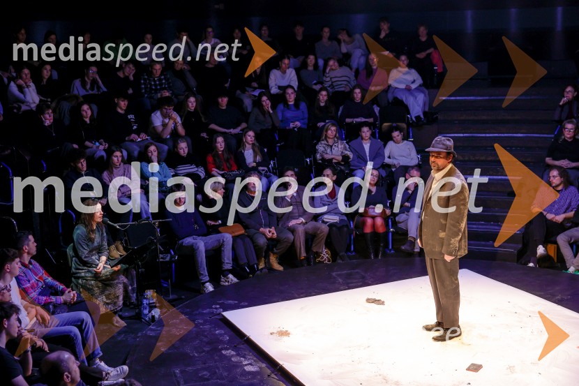 Uprizoritev romana Ivana Cankarja Na klancu