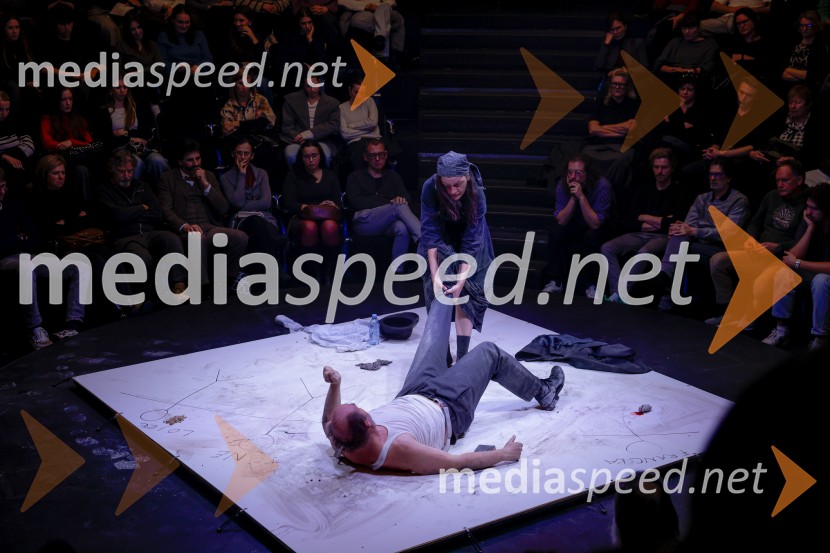 Uprizoritev romana Ivana Cankarja Na klancu