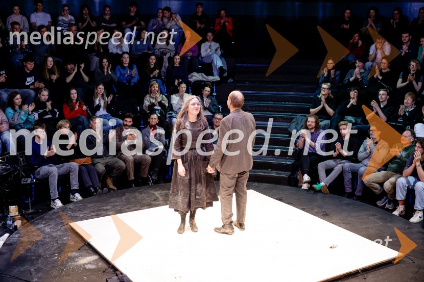 Uprizoritev romana Ivana Cankarja Na klancu