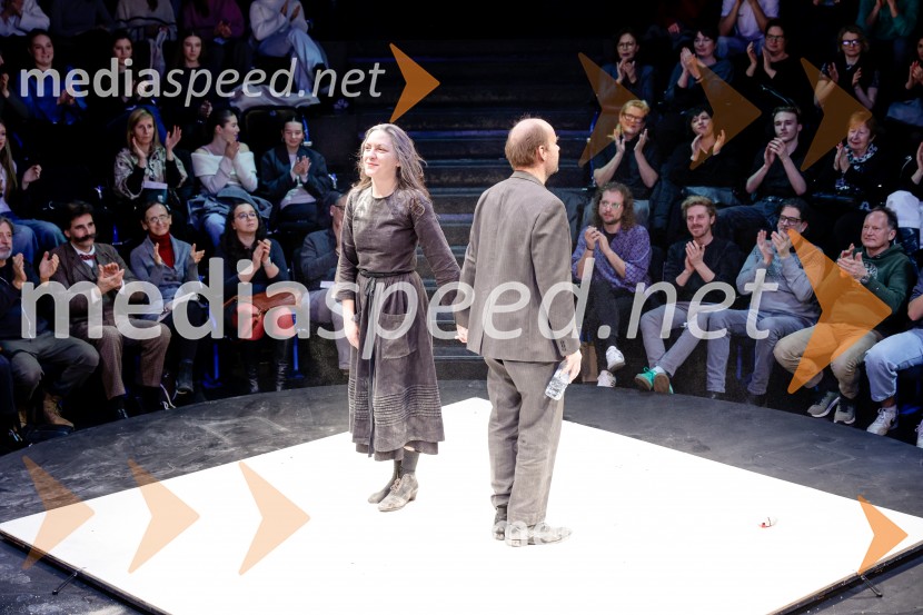 Uprizoritev romana Ivana Cankarja Na klancu