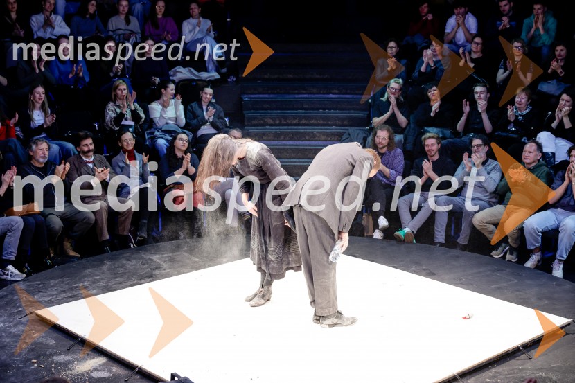 Uprizoritev romana Ivana Cankarja Na klancu