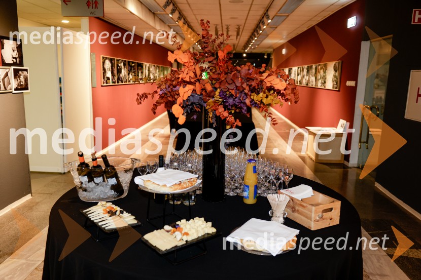 Uprizoritev romana Ivana Cankarja Na klancu