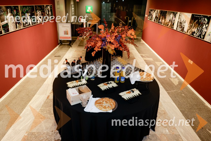 Uprizoritev romana Ivana Cankarja Na klancu