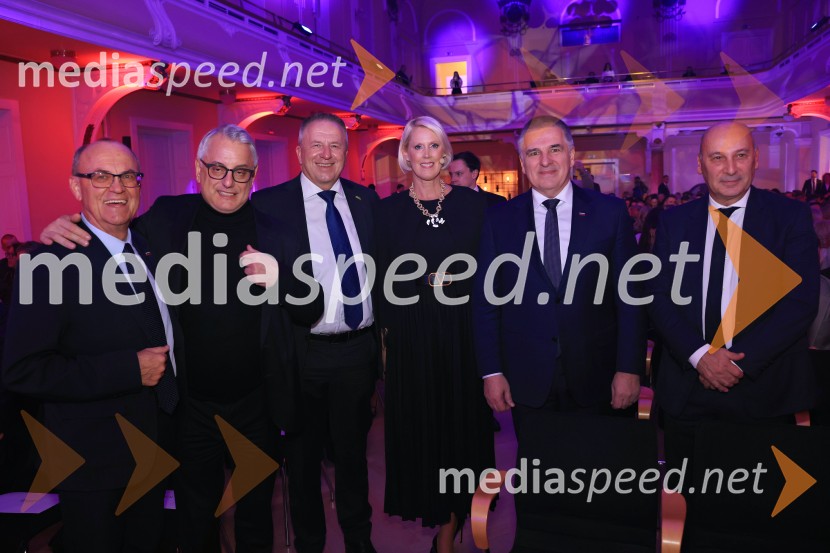 Tonetu Strnadu priznanje za življenjsko delo,  mladi manager 2025 je Aleš Ugovšek iz skupine M Sora,  Artemidi v roke Ireni Brugger in Juditi Rigler