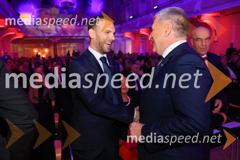 Tonetu Strnadu priznanje za življenjsko delo,  mladi manager 2025 je Aleš Ugovšek iz skupine M Sora,  Artemidi v roke Ireni Brugger in Juditi Rigler