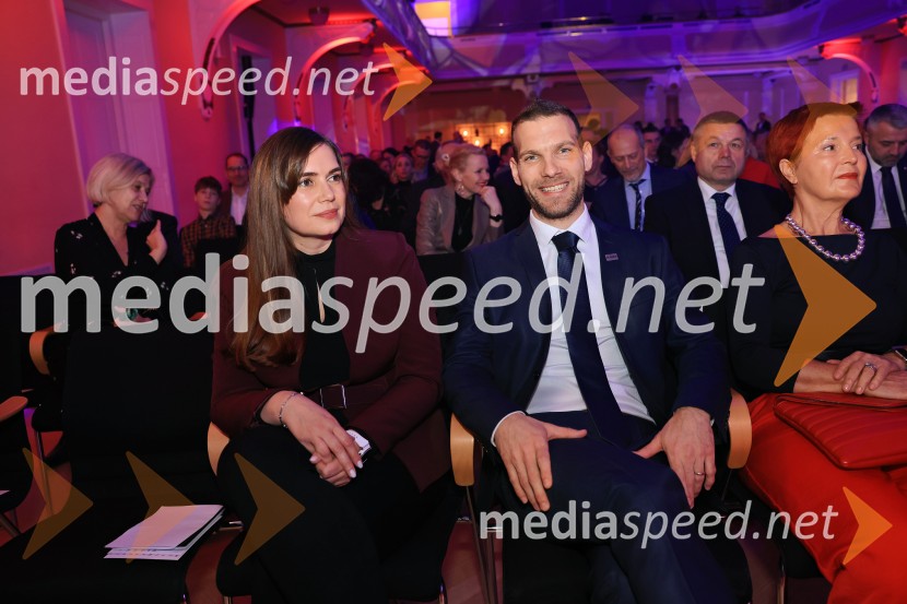 Tonetu Strnadu priznanje za življenjsko delo,  mladi manager 2025 je Aleš Ugovšek iz skupine M Sora,  Artemidi v roke Ireni Brugger in Juditi Rigler