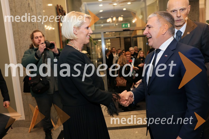 Tonetu Strnadu priznanje za življenjsko delo,  mladi manager 2025 je Aleš Ugovšek iz skupine M Sora,  Artemidi v roke Ireni Brugger in Juditi Rigler